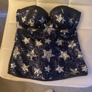 Bandeau topp från intimissimi  - Jätte fin fest korsett/topp från intimissimi, kommer tyvärr inte till användning längre , skriv för fler bilder💞