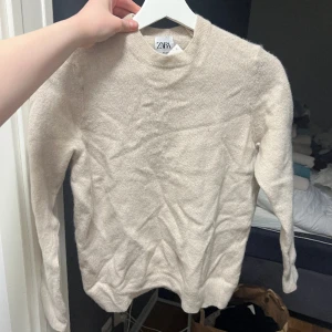 Beige tröja  - Aldrig använd 