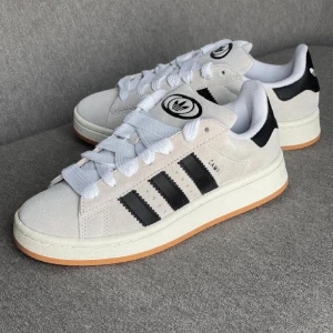 Campus 00 - Helt nya Campus 00 i storlek 38 (ligger fortfarande i lådan) upplever att de är för små tyvärr❤️