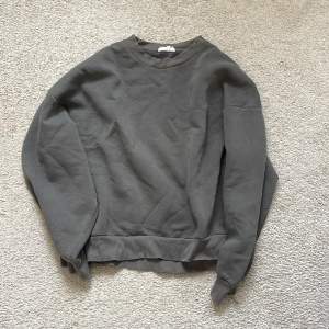 Fin sweatshirt från Gina tricot, som kommit till användning en del🤍 Passar XS, S, M