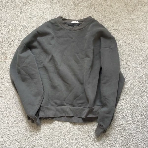 Sweatshirt  - Fin sweatshirt från Gina tricot, som kommit till användning en del🤍 Passar XS, S, M
