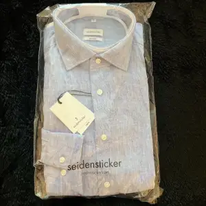 Blå skjorta från Seidensticker. Skjortan är oanvänd.