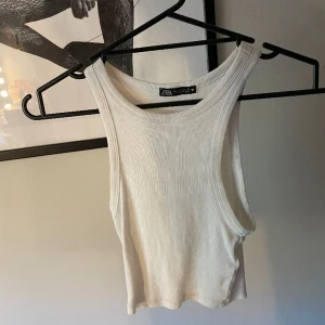 Zara linne - Säljer mitt vita zara linne! 🤍 Bra kvalite och i fint skick! 🤍
