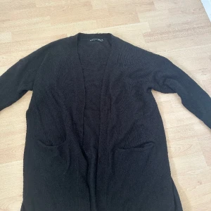 Fin svart tröja  - Använd 3 gånger nyskick 
