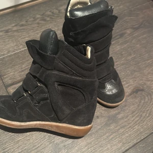 Snygga isabel marant skor!! - Jätte snygga isabel marant skor, knappt använda och är i väldigt bra skick, pris kan kanske diskuteras