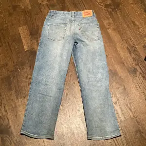 Ett par snygga Levis jeans som jag inte använt så mycket eftersom att jag växt ur dem. Skick 8/10