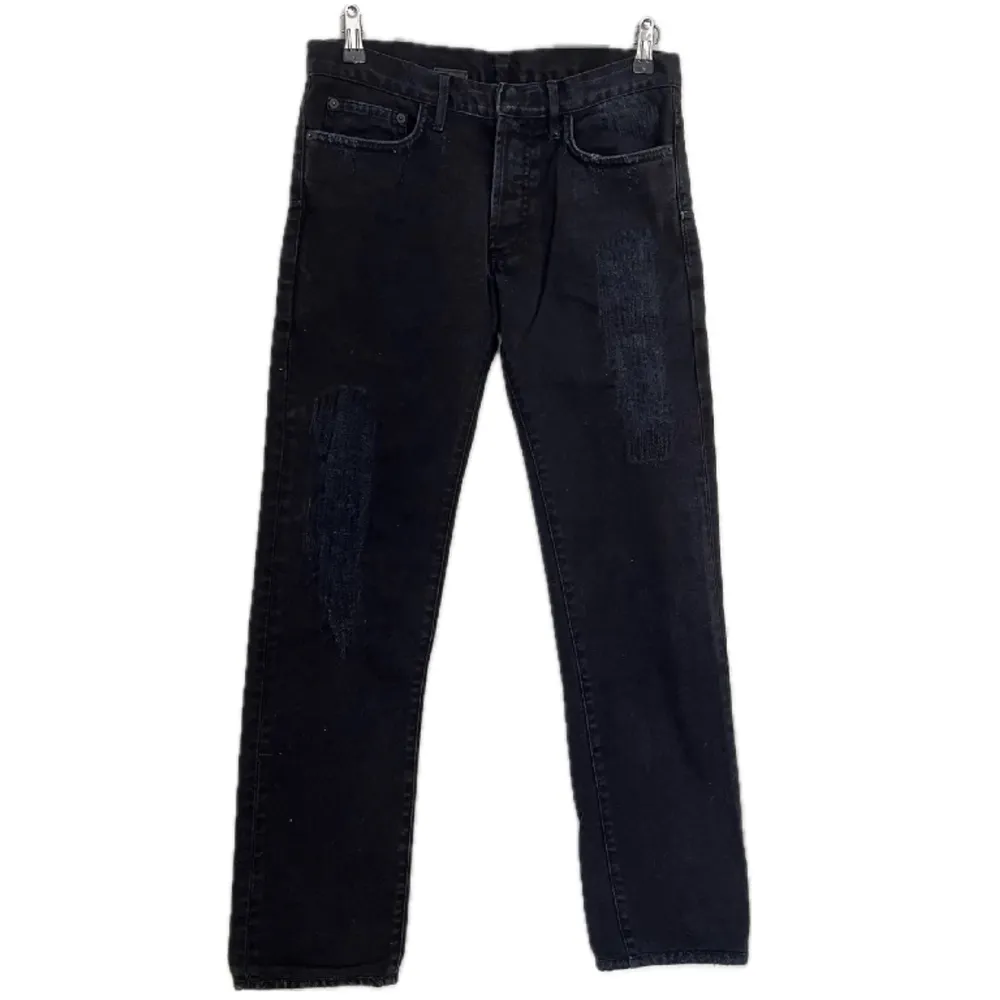 Vintage Dior Hedi Slimane jeans som har mega najs distressing. Tyvärr för små för mig :(  Waist: 40.5cm Inseam: 78cm . Jeans & Byxor.