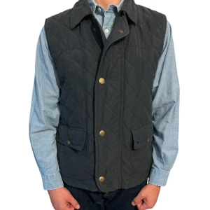 Vintage Burberry Väst - Vintage burberry väst.  Över 25 år gammal då burberrys bytte namn till burberry 1999, alltså riktigt old money. 10/10 cond. Storlek L. Pris kan diskuteras vid snabb affär.