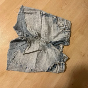 Jeans shorts  - Jeans shorts från new yorker, säljs för dom är för små för mig men annars väldigt fina