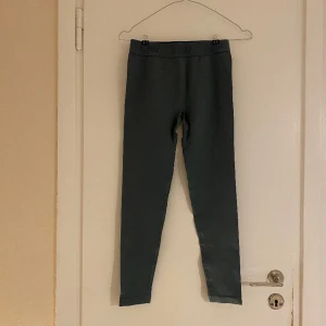 ICIW tights - Aldrig använda. Snygg grågrön mörk färg. 
