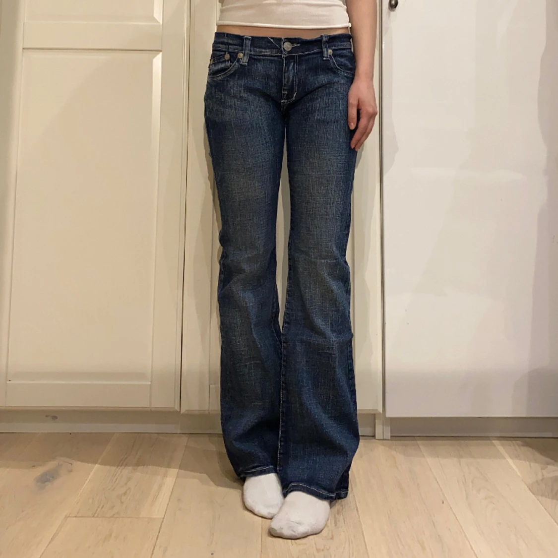 lågmidjade bootcut jeans från victoria beckham💕 - 91