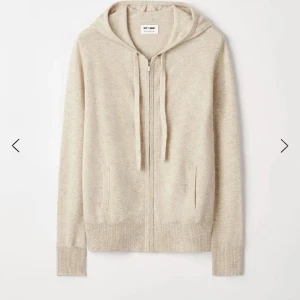 Soft goat zip hoodie - Intressekoll på min fina soft goat zip hoodie, den är inte så använd kanske 6 gånger. Säljer pågrund av ty den inte kommer till så mycket användning, det är storlek M men är liten i storlek så passar S och xs också