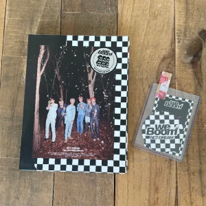 Nct Dream - We Boom - We Boom - Boom ver,  1 photocard + 1 cirkle card ingår. Köpare står för frakt, skicka dm om du har några frågor! <3