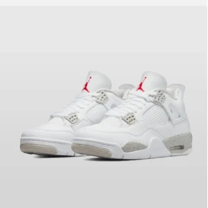 Jordan 4 - Ett par Jordan 4 i storlek 43 säljer för 779