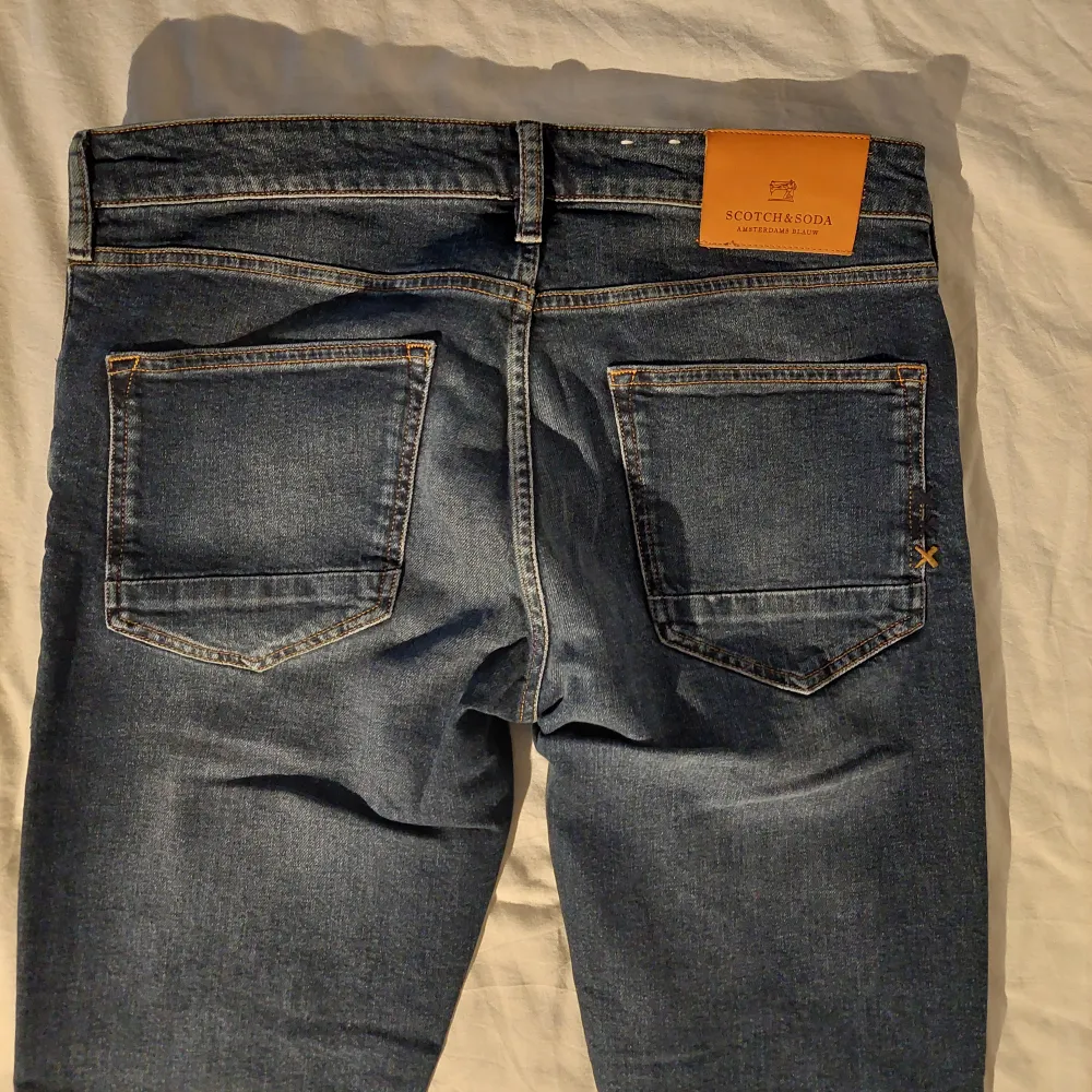 170cm Gott skick Mörkblå Straight fit 32/32. Jeans & Byxor.