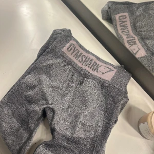 Gymstark byxor  - Gymshark träning byxor i storlek S, knappt använda så i fint skick!