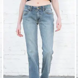 Dessa så snygga och trendiga jeans från brandy. Helt oanvända, hann inte lämna tillbaka så därför. Passar perfekt på mig som är 172cm, men även längre och kortare.