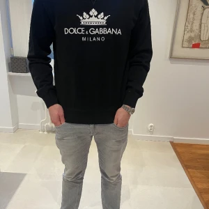 Äkta dolce gabana sweater strl 50  - Helt ny aldrig använd  Skick 10/10  Passar 180+ 
