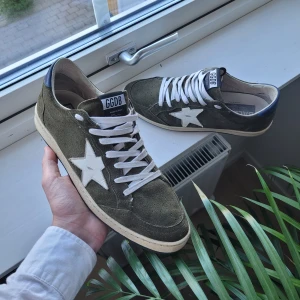 Golden Goose skor - Extremt feta golden goose ballstars! Cond 9/10, ALLA tillbehör ingår! Storlek 43, passar även 44!