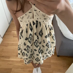 Zara klänning - Perfekt till sommaren! Endast använd en gång, kom privat för mått eller fler bilder💞