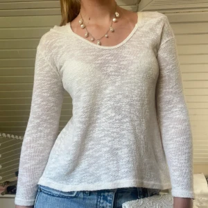 Stickad hoodie - Så cool stickad tröja med luva där bak!!