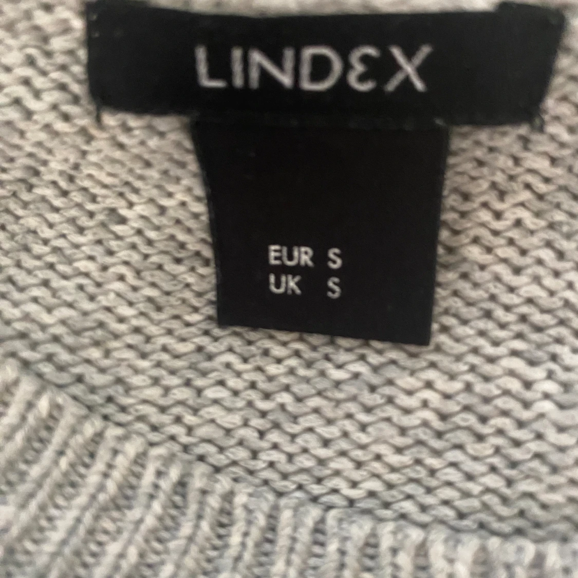 Grå stickad tröja - 93