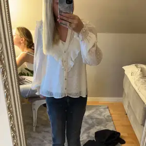 Säljer en fin blus ifrån Zara! I nysckick utan defekter!💞💞💞