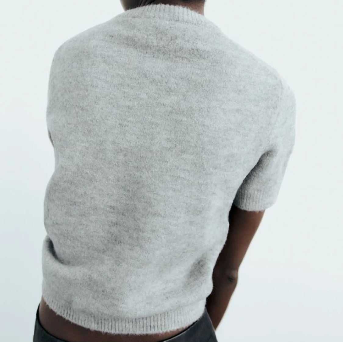 Grå stickad kortärmad från Zara - 90