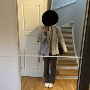 Kappa - Säljer min fina kappa från Vila. Köpt för ett halvår sedan för 449, säljer då jag har köpt en ny. Slutsåld överallt.💗