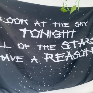 Lil peep tapestry - Jag har tänkt att göra om mitt rum så jag har ingen plats för denna längre. 