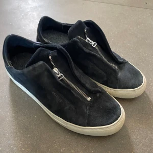 Axel Arigato - Säljer dessa Arigato skor! Ganska dåligt skick därav priset. 