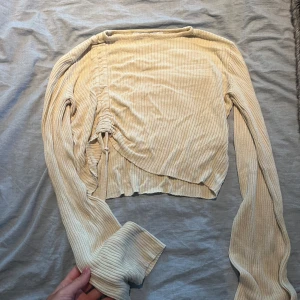 Lite blandade toppar i storlek 36/S - Blandade toppar från b.l.a H&M och NA-KD