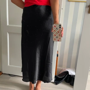 Svart Satinkjol - Superfin satinkjol från lager 157. Aldrig använd. 💖