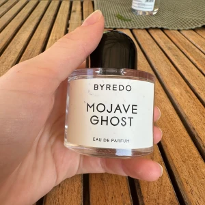 Byredo Mojave Ghost - Säljer min byredo parfym pga att den inte passar mig.  Lite mer än hälften kvar. Kvitto finns 