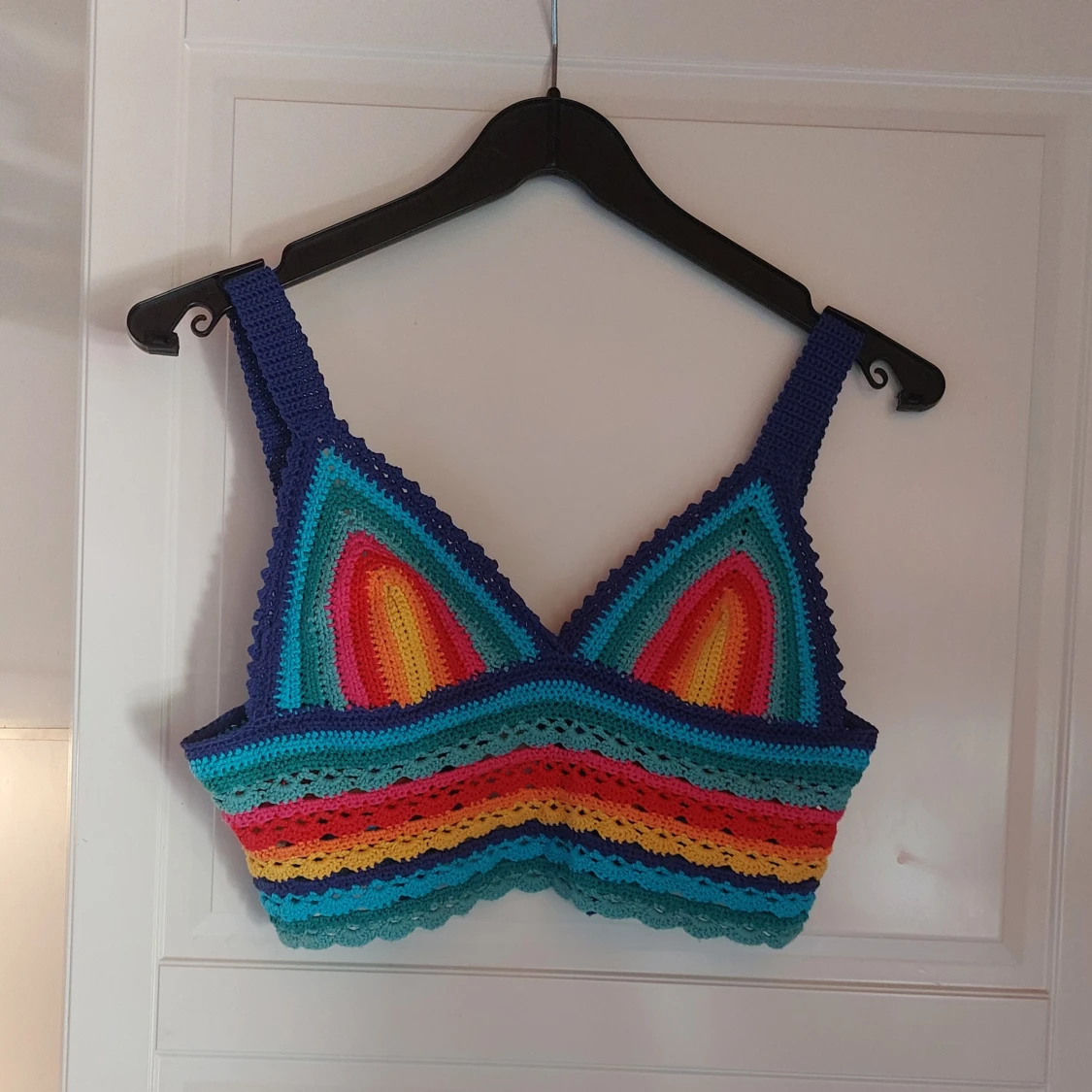 Handvirkad regnbågstopp  - 92