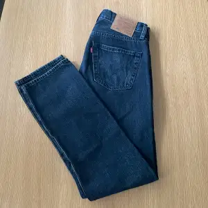 Säljer dessa feta Levis 501 jeans i Nyskick då dom aldrig kommit till användning | W29 L32 | Hör av dig vid frågor eller om fler bilder önskas 🤩