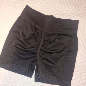 Scrunch shorts  - Super fina helt nya shorts med scrunch🫶🏼