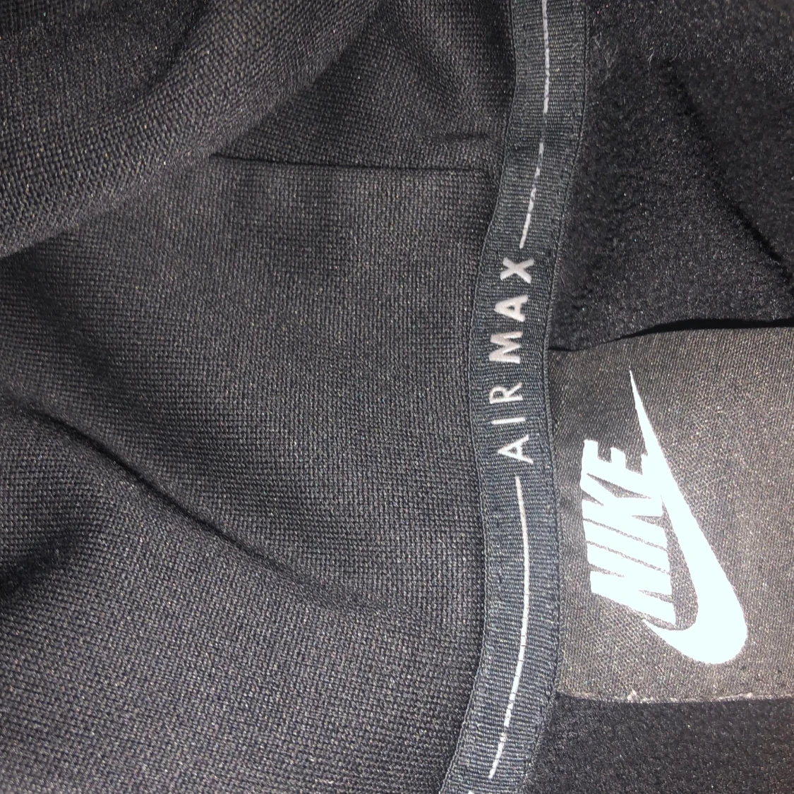 En Nike air Max hoodie med halv zip