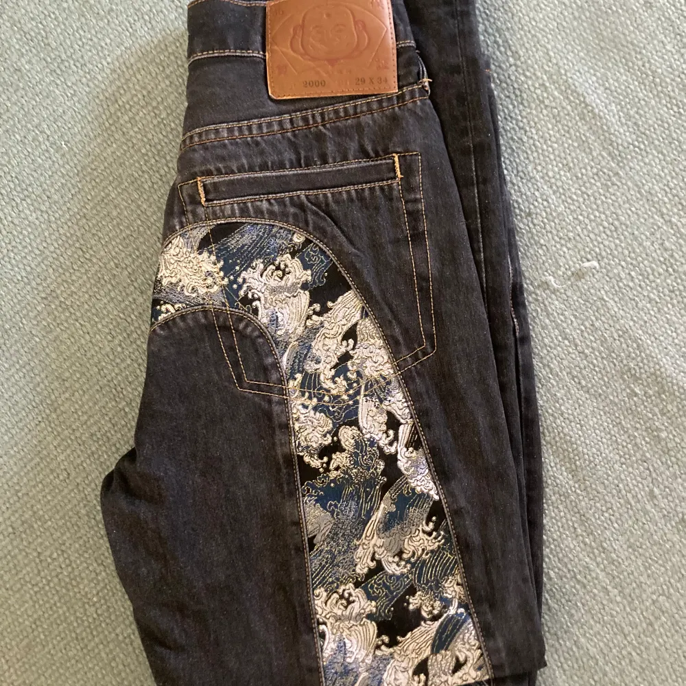 Evisu jeans, bra skick. En liten skråma vid högra fickan. Storlek 29 x 34. Jeans & Byxor.