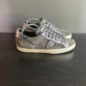 Philippe model - Riktigt feta Philippe model skor i storlek 41✨ ej og innersula, slitet bud hälarna(se bild)  Skriv vid frågor eller funderingar🌟