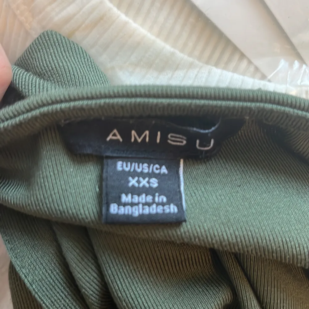 Säljer den här jätte snygga tröjan från New yorker ”Amisu” i mycket bra skicka som bara har användts ett fåtal gånger, inga defekter. Skriv vid frågor eller intresse 💕💕. Toppar.