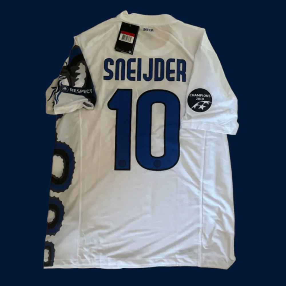 Helt ny med sneijder #10 på ryggen och CL logo på armen. Sportswear.