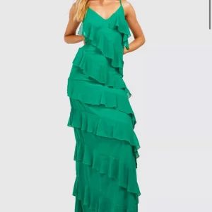 Långklänning/balklänning  - Super fin långklänning från Bohoo köpt förra sommaren men endast använd 1 gång. Passar perfekt till bal eller liknande. 