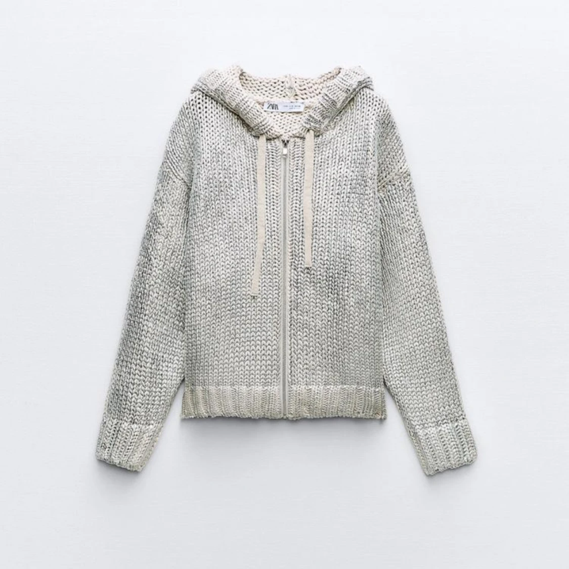 Silvrig stickad kofta