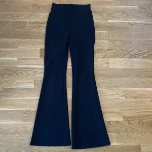 Booth cut ”kostymbyxor” - Booth cut ”kostymbyxor”