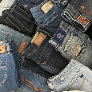 Säljer nu alla mina jeans på bilden, det är både jeanskjolar och byxor. Lägger ut mer inom kort 🖤