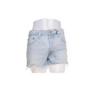Levis shorts  - Fina jeansshorts i ljusblå. Passar xs-m