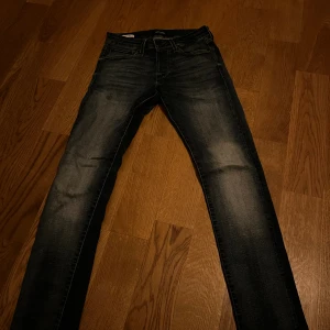 Jack & Jones jeans - Hej! Säljer dessa jeansen, skriv vid funderingar!