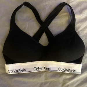 Sport bh - Jag fick den från min vän som hade köpt fel storlek, men den var för liten för mig.💕pris kan diskuteras 