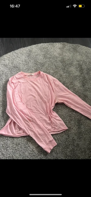 Långärmad tröja  - Använd fåtal gånger 